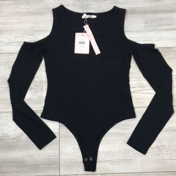✨ Avec Les Filles
Cold-Shoulder Bodysuit✨ - Picture 2 of 3